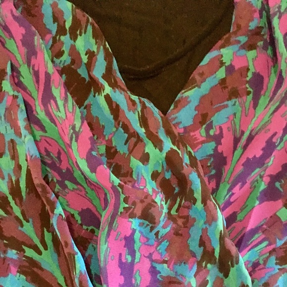 NWOT- Beautiful patterned sleeveless top - Picture 2 of 5